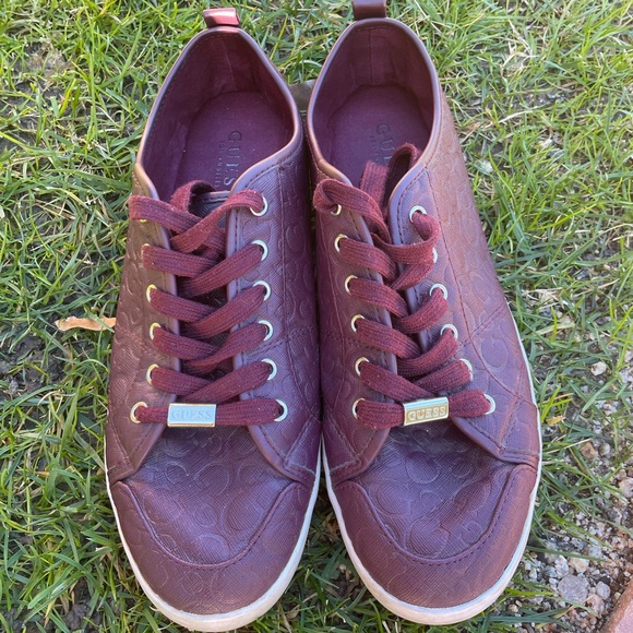 Guess Men burgundy sneakers - size 10 - Picture 9 of 10